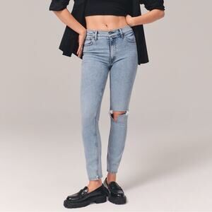 Abercrombie & Fitch Curve Love High Rise Skinny Jean Size 31/12 Short
